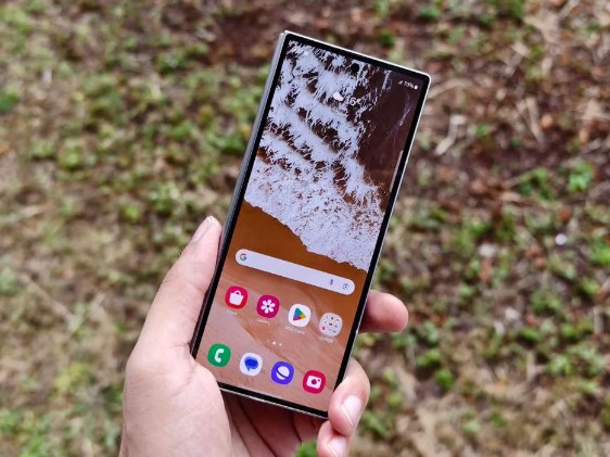 Samsung Galaxy Z Fold 6 cover screen